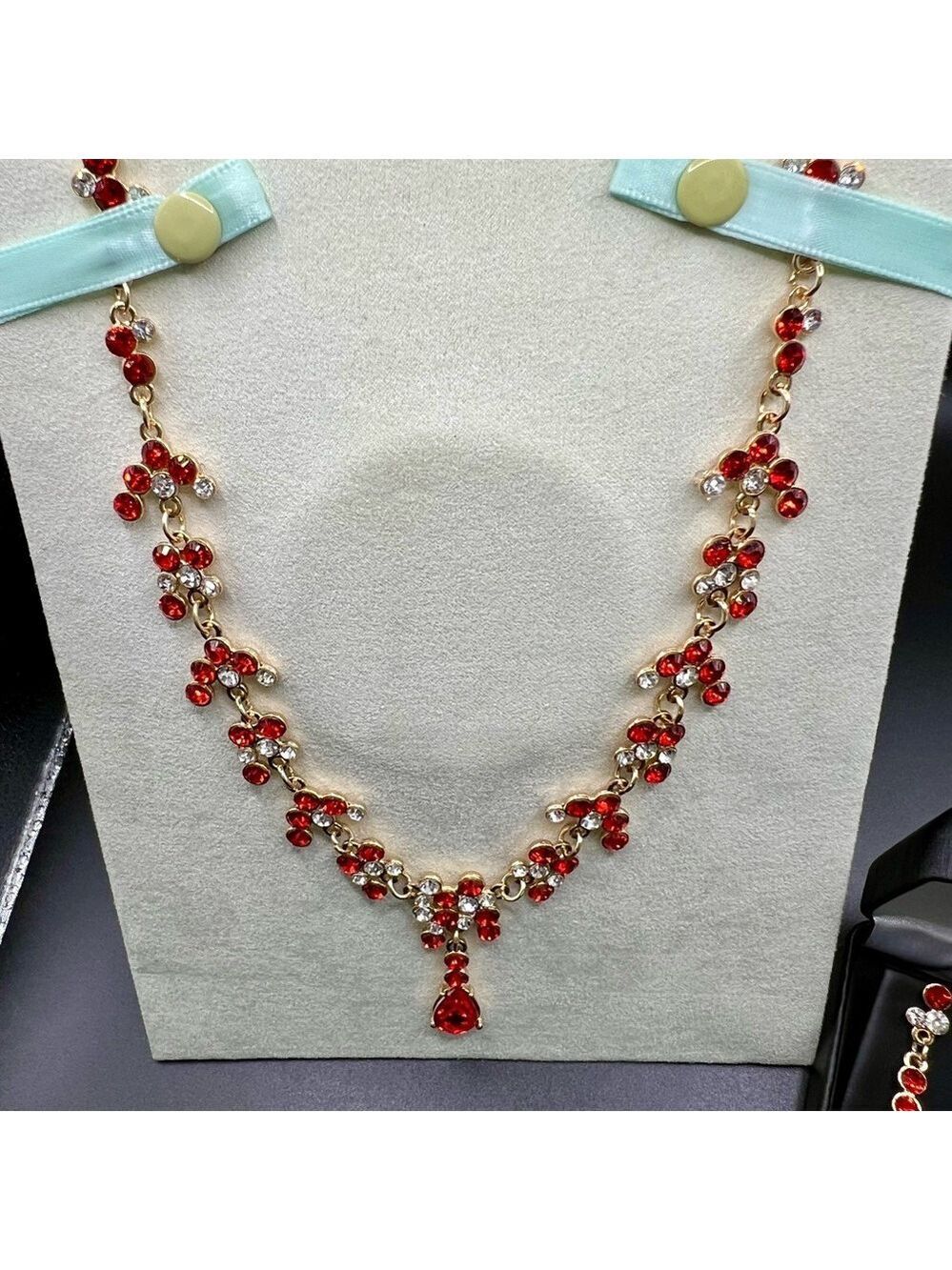 🎉HP🎉New Vintage Inspired Gold Tone Crystal & Zircon Necklace and Earring Set - Picture 9 of 14